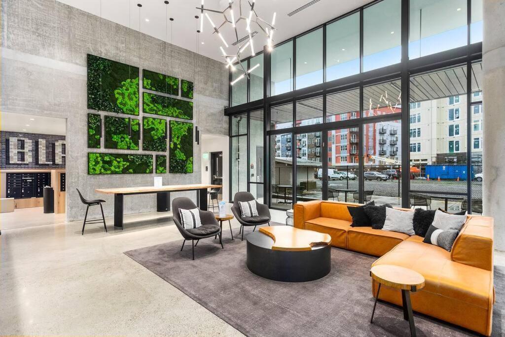 Airy And Open Corner Loft - 92 Walkscore Redmond Bagian luar foto