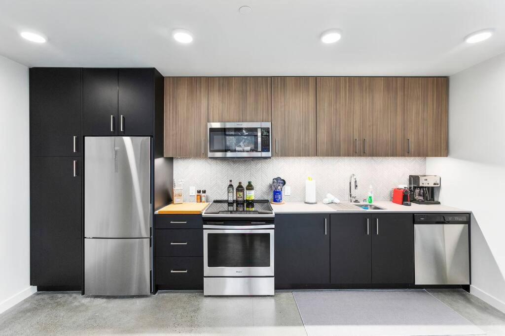 Airy And Open Corner Loft - 92 Walkscore Redmond Bagian luar foto