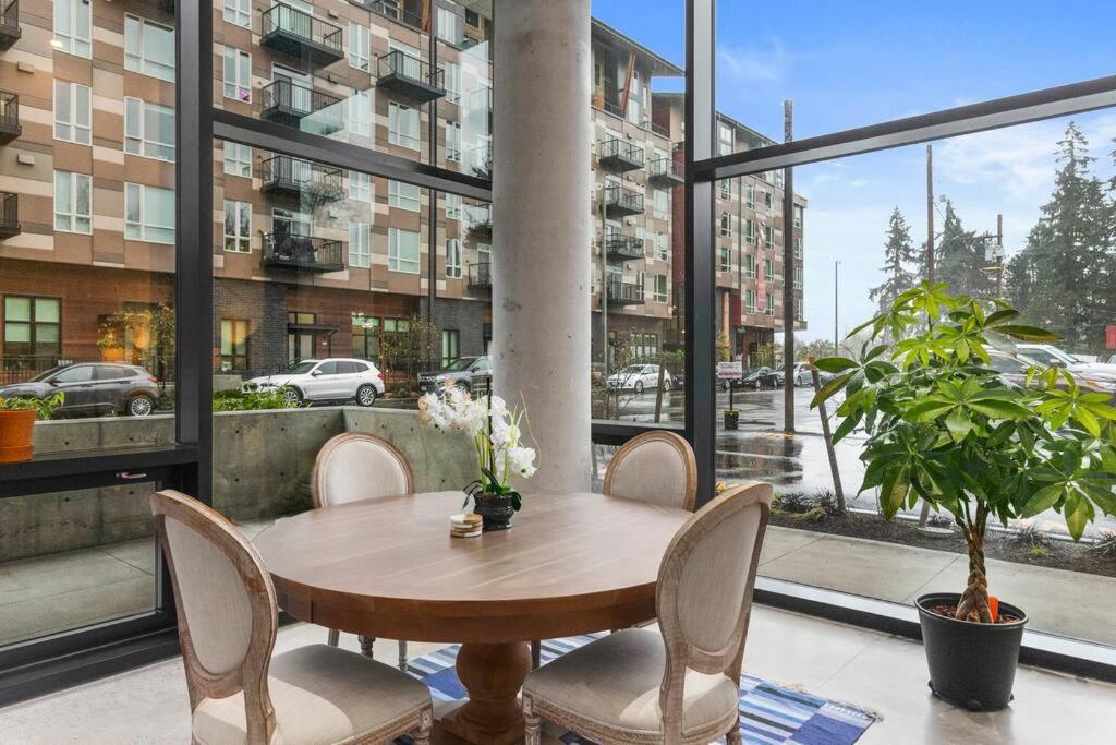 Airy And Open Corner Loft - 92 Walkscore Redmond Bagian luar foto