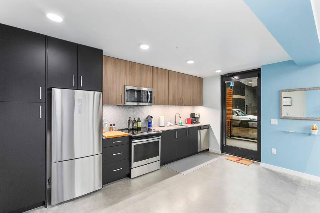 Airy And Open Corner Loft - 92 Walkscore Redmond Bagian luar foto