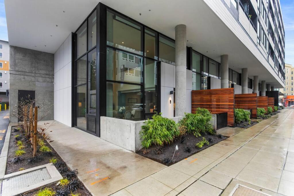 Airy And Open Corner Loft - 92 Walkscore Redmond Bagian luar foto