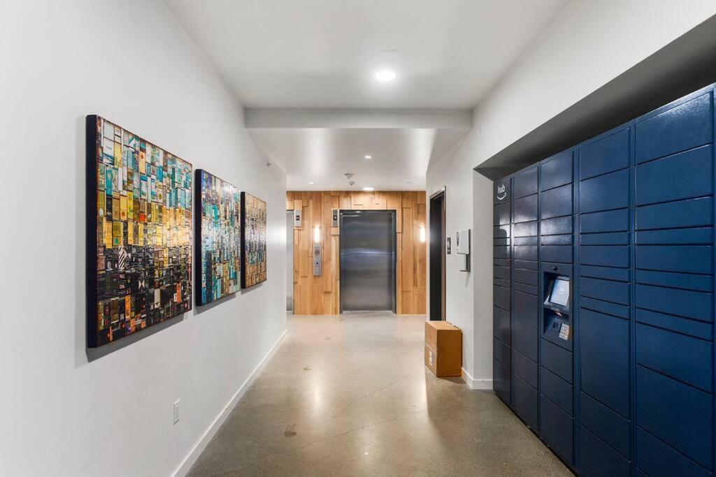 Airy And Open Corner Loft - 92 Walkscore Redmond Bagian luar foto