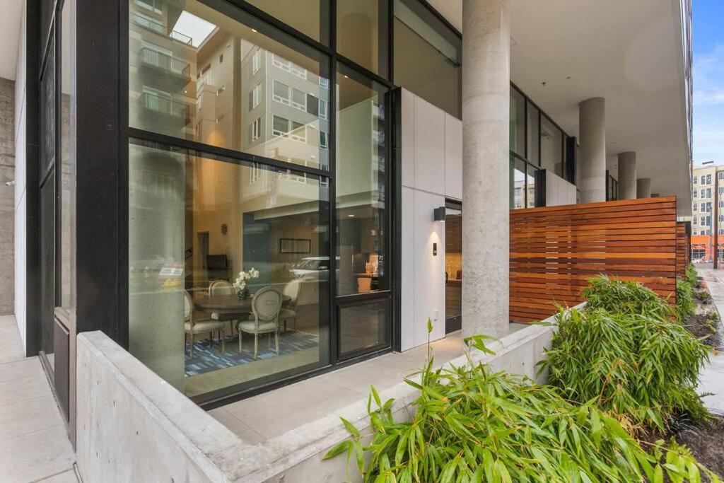 Airy And Open Corner Loft - 92 Walkscore Redmond Bagian luar foto